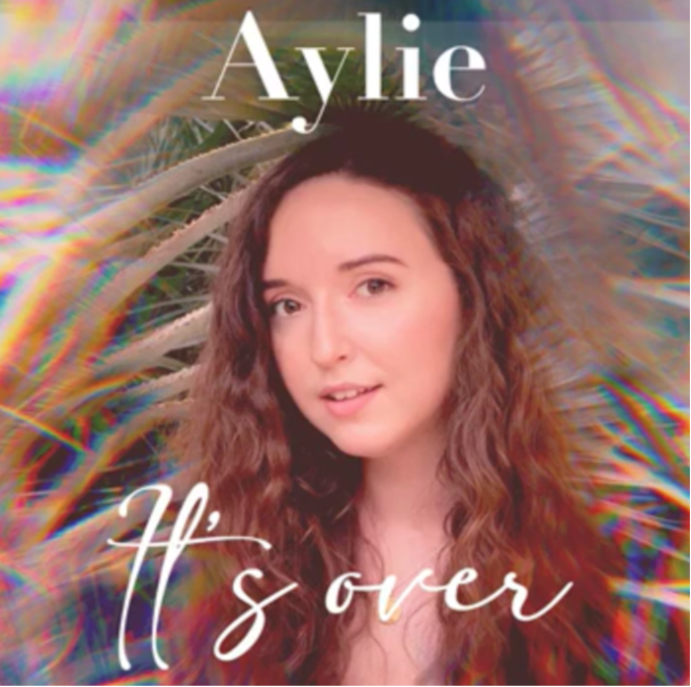 IT’S OVER, le premier titre de l’album HAUNTED, AYLIE