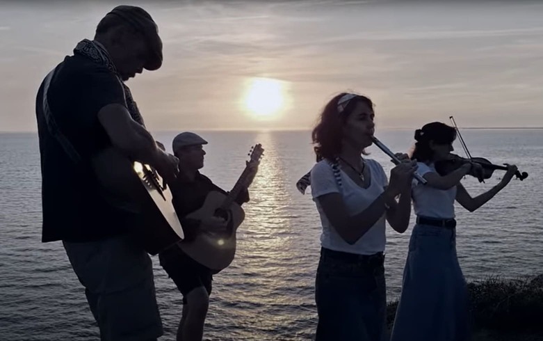 Crisbel Production aime CROSSROADS
